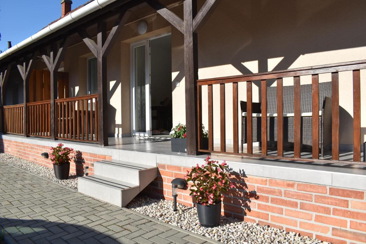 Livia Apartman Hévíz Exterior foto